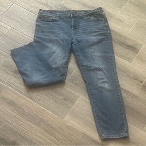 Judy Blue Women's Relaxed Fit in Classic Blue Denim
 Size 32